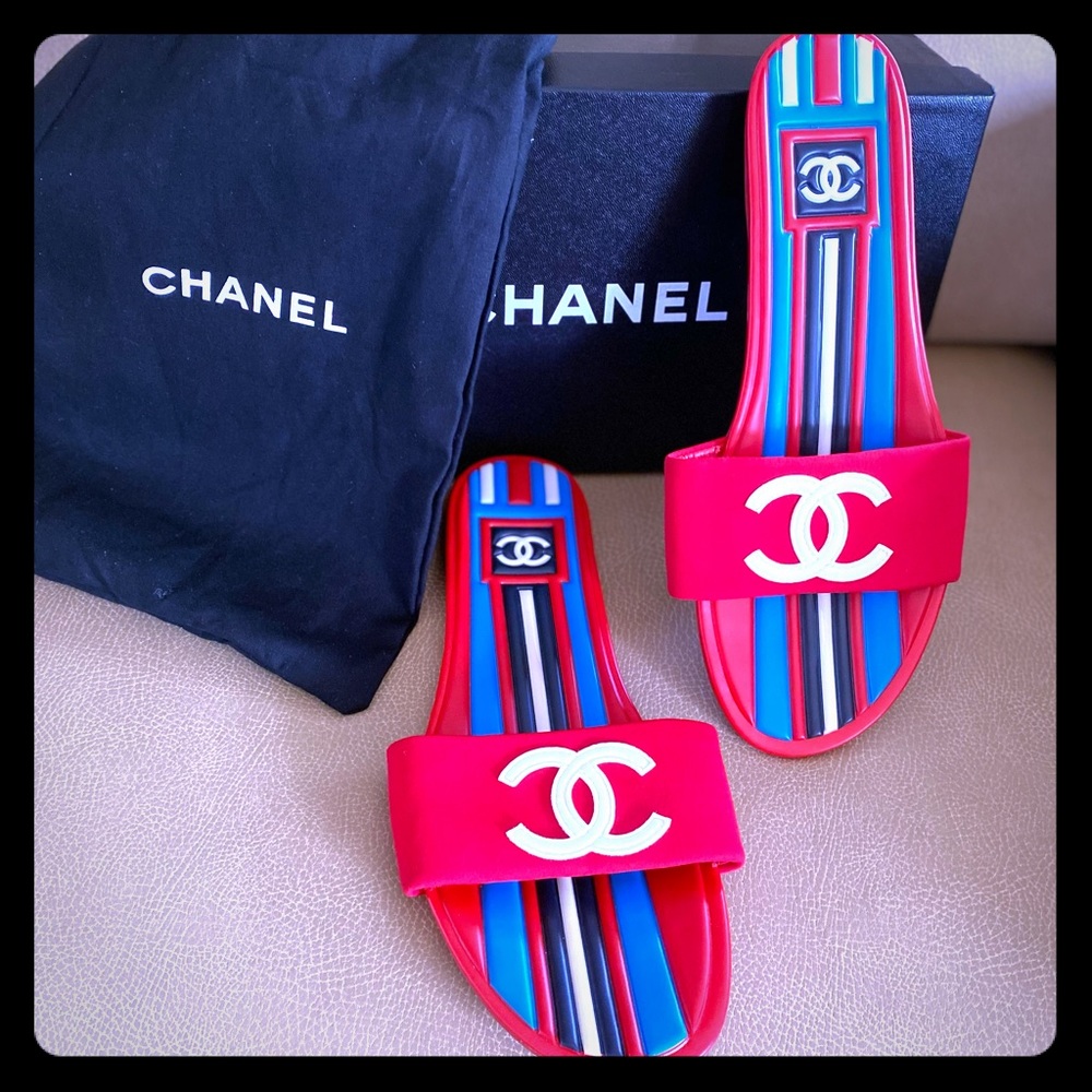 ❌SOLD-DO NOT BUY-Chanel-NWT Pool